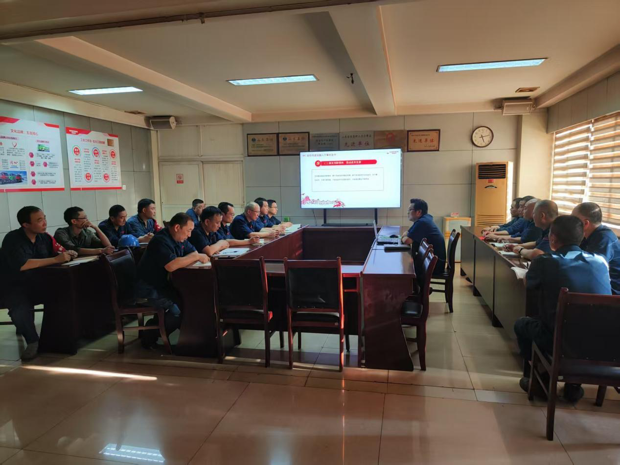 泰安五岳公司领导深入开展专题党课教育